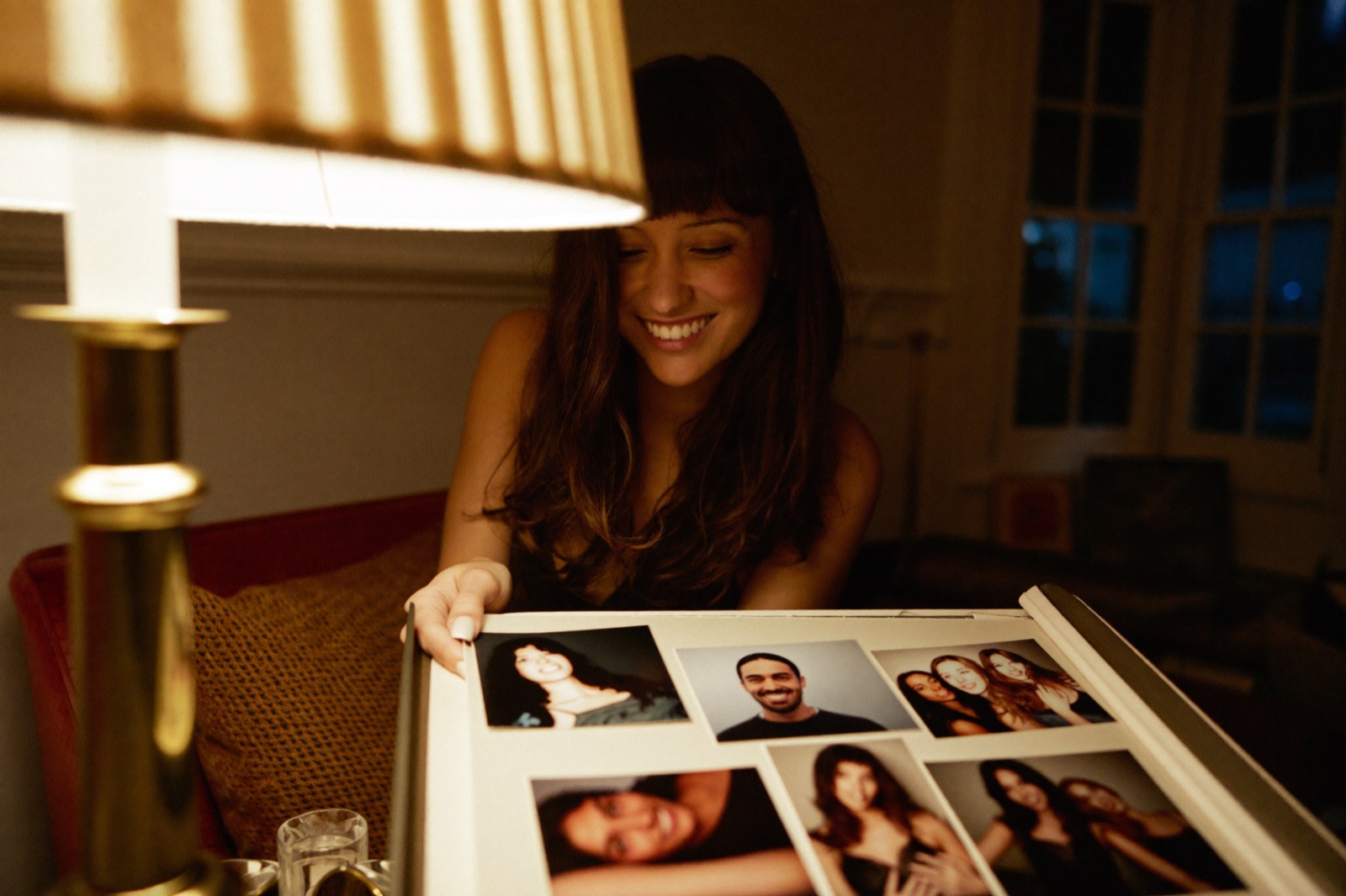 Reliving the night's photos in the afterglow